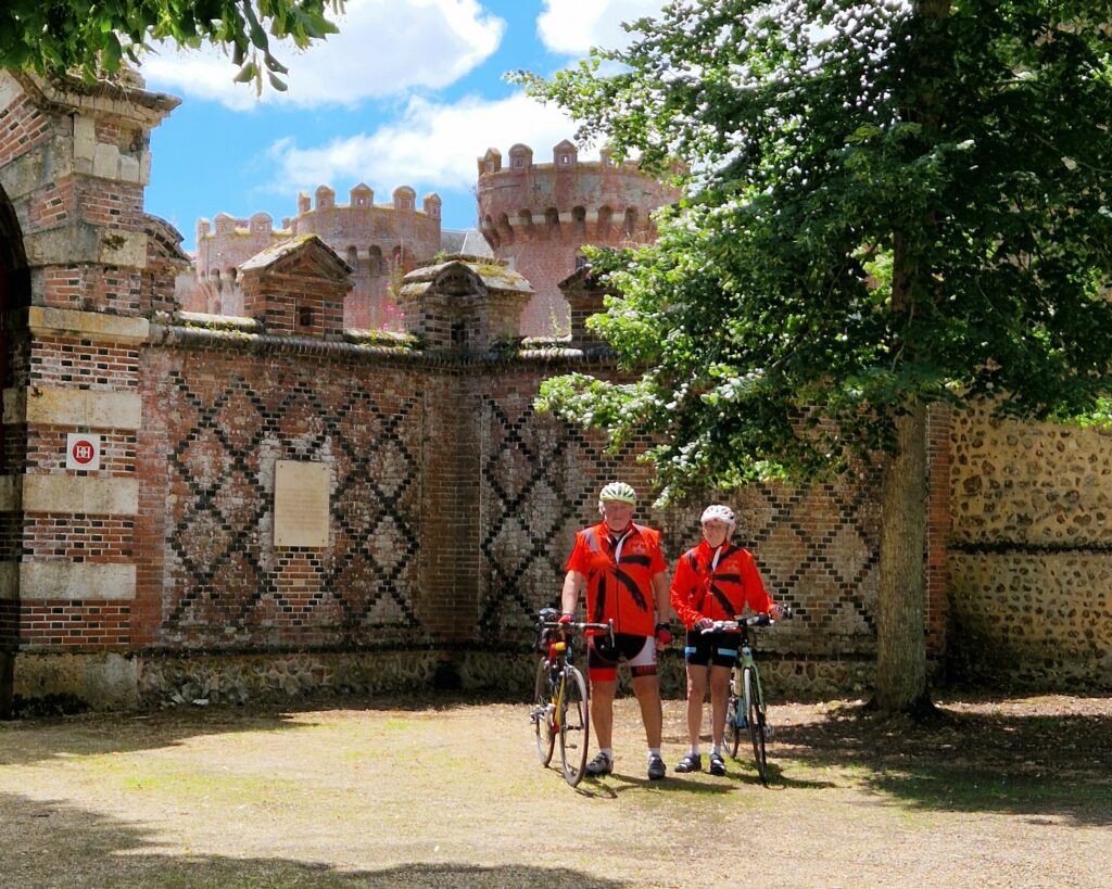 Devant le Château de Villebon